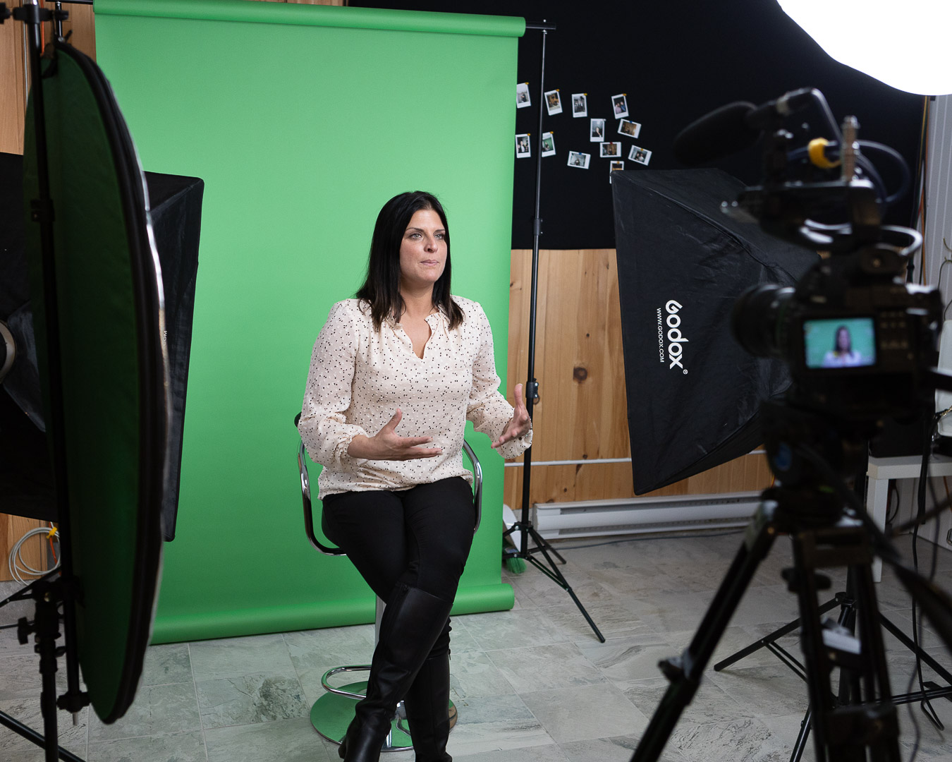 Tournage vidéo sur fond vert dans le studio On Est Live à Québec