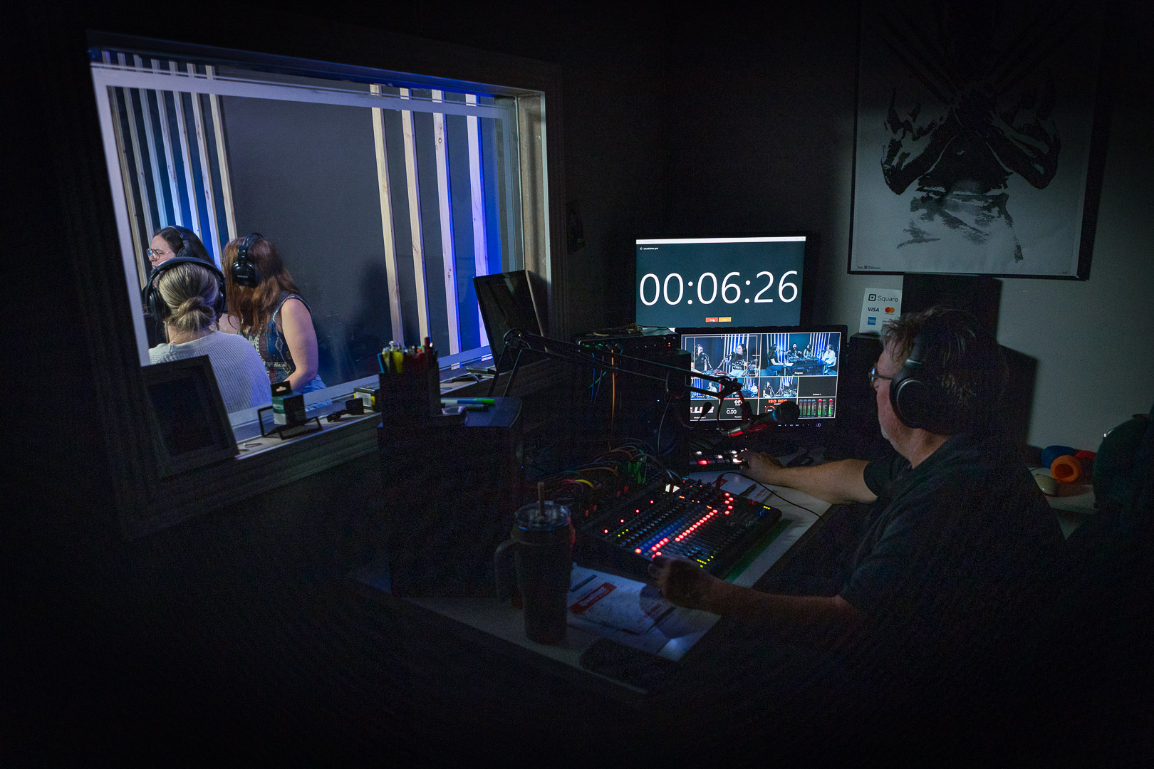 Serge Bernier qui opère le studio On Est Live